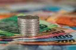Accesso al credito delle imprese bolognesi - banconote, pila monete